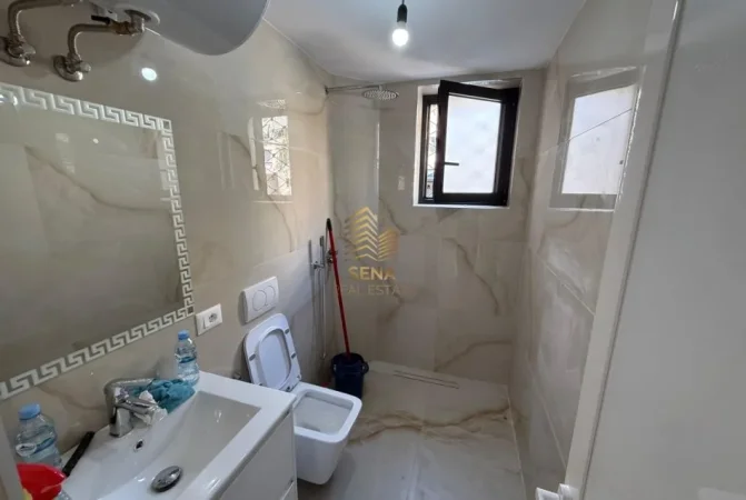Tirane, jepet me qera ambjent biznesi Kati 2, 75 m² 800 € (Rruga Arkitekt Kasemi, Brryli)