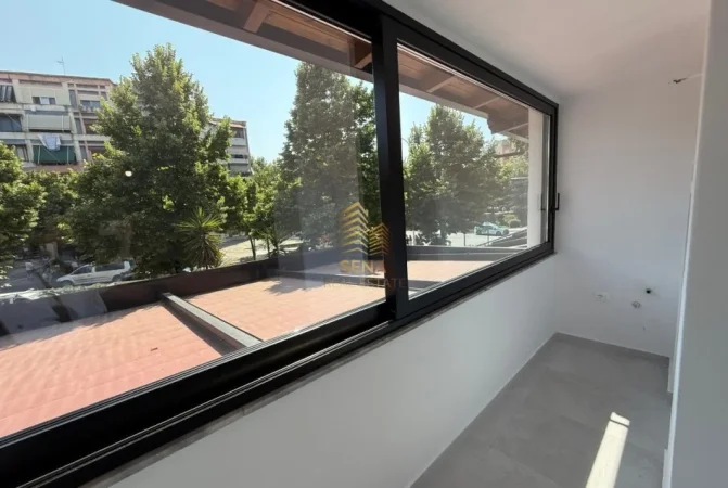 Tirane, jepet me qera ambjent biznesi Kati 2, 75 m² 800 € (Rruga Arkitekt Kasemi, Brryli)
