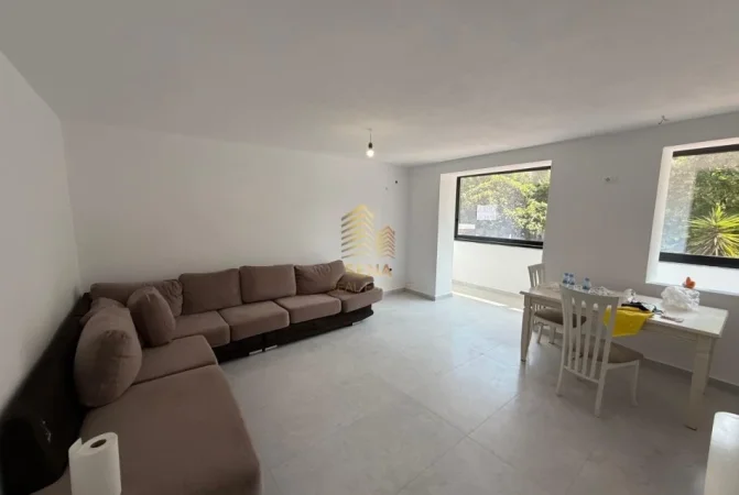 Tirane, jepet me qera ambjent biznesi Kati 2, 75 m² 800 € (Rruga Arkitekt Kasemi, Brryli)