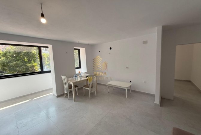 Tirane, jepet me qera ambjent biznesi Kati 2, 75 m² 900 € (–Rruga Arkitekt Kasemi)