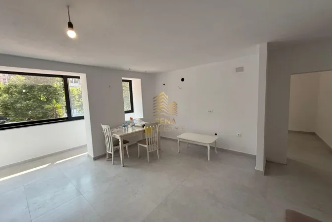 Tirane, jepet me qera ambjent biznesi Kati 2, 75 m² 800 € (Rruga Arkitekt Kasemi, Brryli)