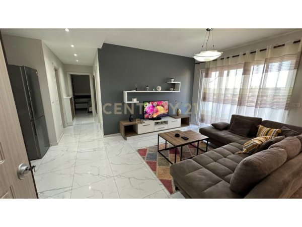 Tirane, jepet me qera apartament 2+1 Kati 7, 75 m² 550 € (Rr.Veli Dedi)