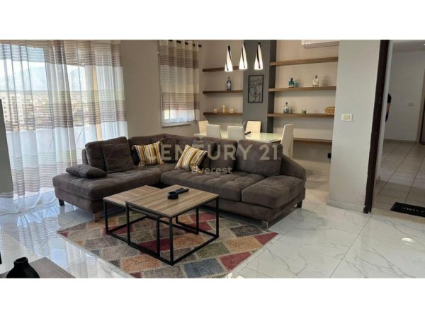 Tirane, jepet me qera apartament 2+1 Kati 7, 75 m² 550 € (Rr.Veli Dedi)