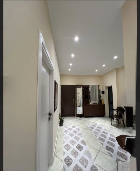 Tirane, jepet me qera apartament 2+1+Ballkon , 100 m² 500 € 