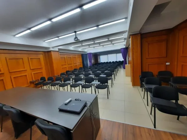 Tirane, shitet ambjent biznesi Kati 2, 450 m² 750.000 € (Rr. E Dibres te shkolla e bashkuar)