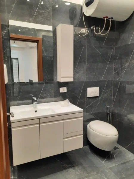 Tirane, shitet ambjent biznesi Kati 2, 450 m² 750.000 € (Rr. E Dibres te shkolla e bashkuar)