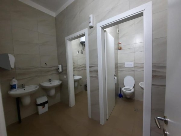 Tirane, shitet ambjent biznesi Kati 2, 450 m² 750.000 € (Rr. E Dibres te shkolla e bashkuar)