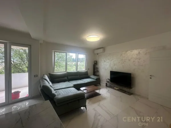 Tirane, jepet me qera apartament 2+1+Ballkon Kati 2, 113 m² 750 € (rruga e ullishtes)