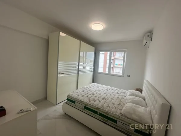 Tirane, jepet me qera apartament 2+1+Ballkon Kati 2, 113 m² 750 € (rruga e ullishtes)