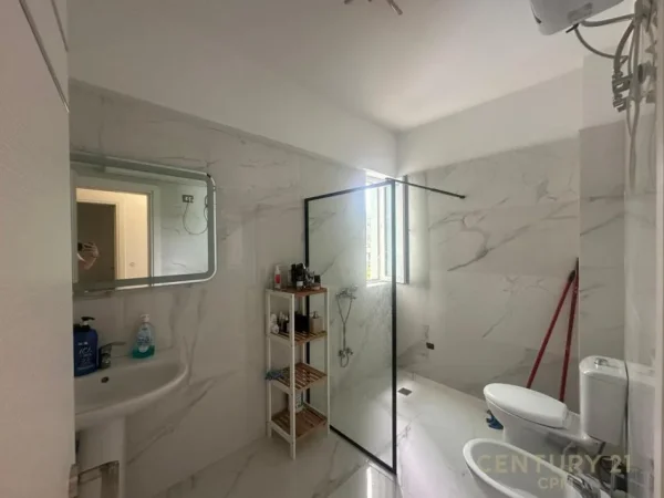 Tirane, jepet me qera apartament 2+1+Ballkon Kati 2, 113 m² 750 € (rruga e ullishtes)