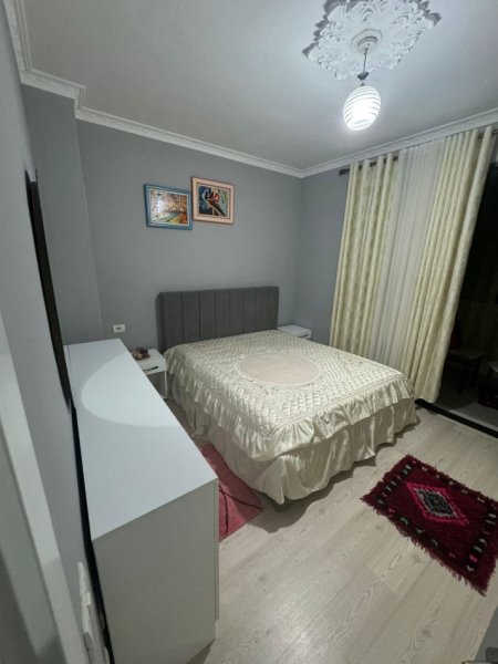 Tirane, jepet me qera apartament 1+1+Ballkon Kati 5, 65 m² 480 € (Vila L, Rruga Sokrat Miho)