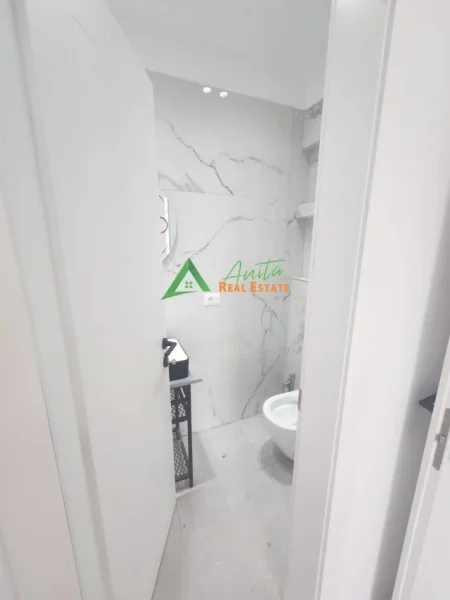 Tirane, shitet apartament 2+1+Ballkon Kati 7, 90 m², Komuna e Parisit  225.000 €