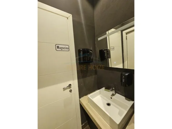 Durres, jepet me qera bar-kafe Kati 0, 84 m² 500 € (Rrota e Kuqe)