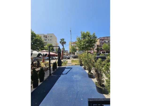 Durres, jepet me qera bar-kafe Kati 0, 84 m² 500 € (Rrota e Kuqe)