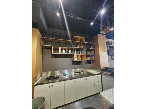 Durres, jepet me qera bar-kafe Kati 0, 84 m² 500 € (Rrota e Kuqe)