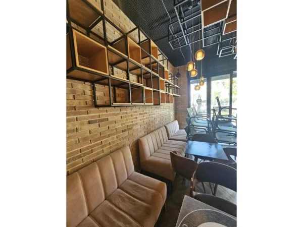 Durres, jepet me qera bar-kafe Kati 0, 84 m² 500 € (Rrota e Kuqe)