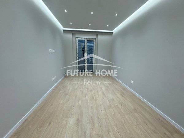 Tirane, jepet me qera apartament 3+1 Kati 3, 152 m² 700 € (Jordan Misja)