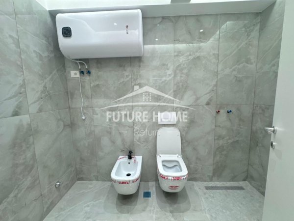 Tirane, jepet me qera apartament 3+1 Kati 3, 152 m² 700 € (Jordan Misja)
