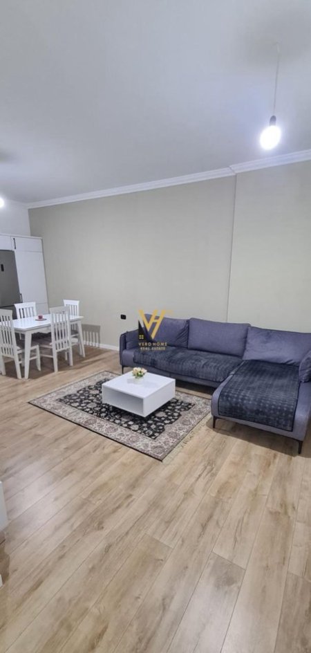 Tirane, jepet me qera apartament 2+1+Ballkon Kati 7, 80 m² 550 € (rruga e elbasanit)