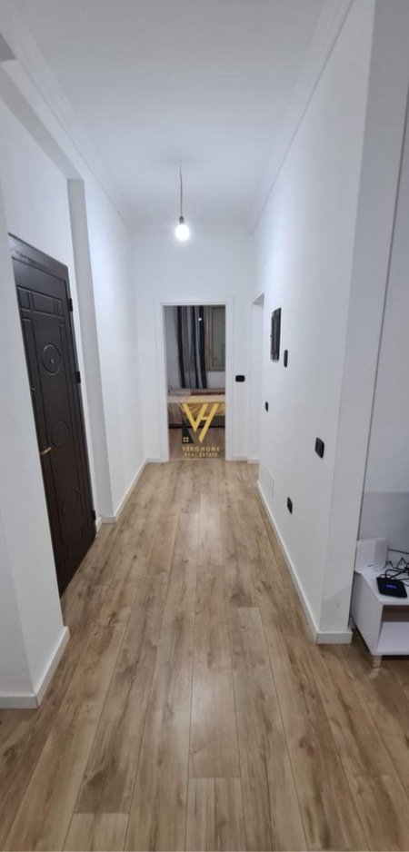Tirane, jepet me qera apartament 2+1+Ballkon Kati 7, 80 m² 550 € (rruga e elbasanit)