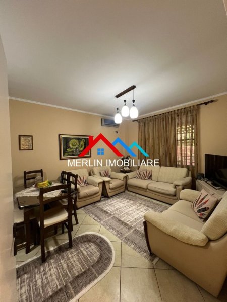 Tirane, jepet me qera apartament Kati 1, 95 m² 500 € (RRUGA TURHAN PASHE PERMETI)
