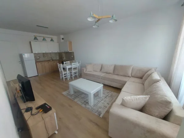 Jap 2+1+Parkim te UNIVERS CITY. (I pabanuar me pare)