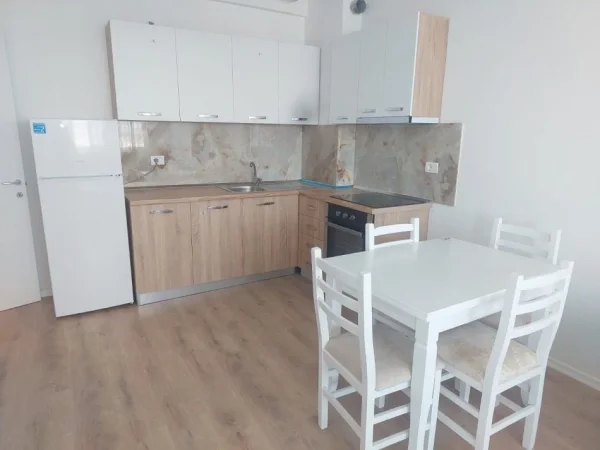 Jap 2+1+Parkim te UNIVERS CITY. (I pabanuar me pare)