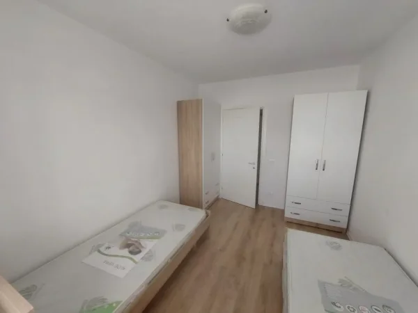 Jap 2+1+Parkim te UNIVERS CITY. (I pabanuar me pare)