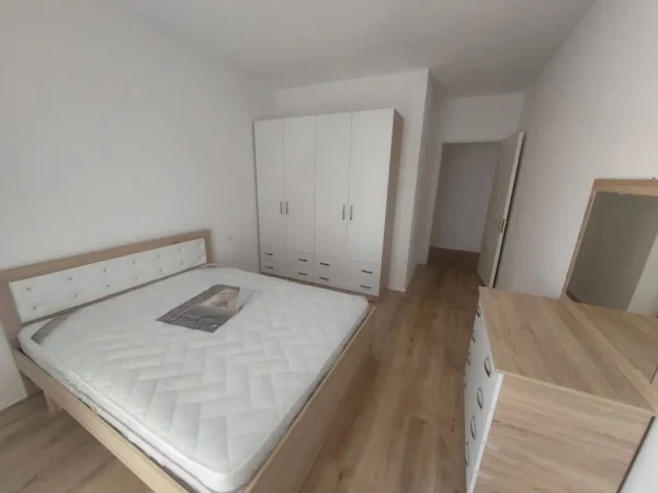 Jap 2+1+Parkim te UNIVERS CITY. (I pabanuar me pare)