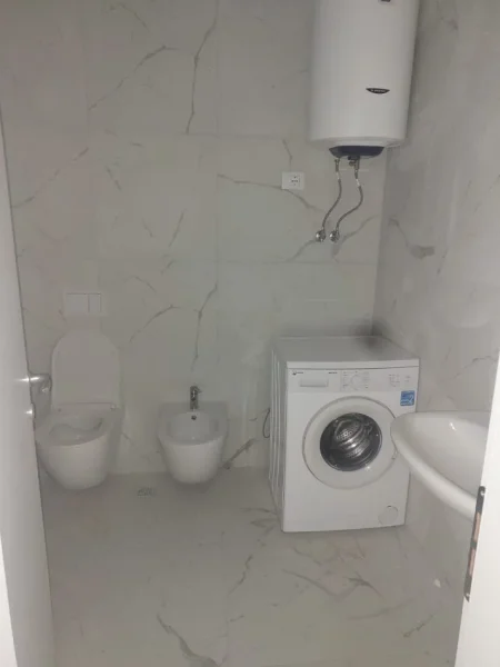 Jap 2+1+Parkim te UNIVERS CITY. (I pabanuar me pare)