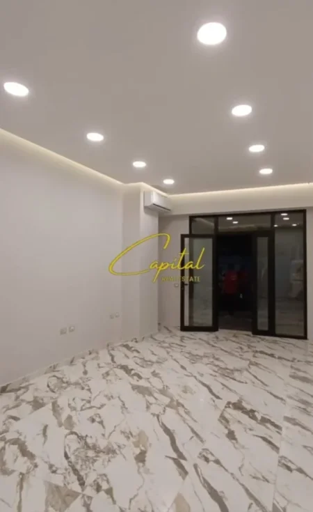 Tirane, jepet me qera ambjent biznesi Kati 0, 30 m² 500 € (PROKURORIA)