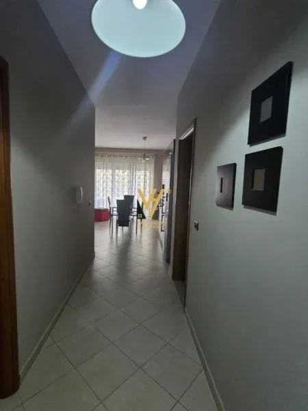 Tirane, jepet me qera apartament 2+1+Ballkon Kati 1, 100 m² 600 € (KOPSHTI BOTANIK)