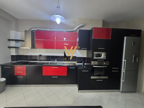 Tirane, jepet me qera apartament 2+1+Ballkon Kati 1, 100 m² 600 € (KOPSHTI BOTANIK)
