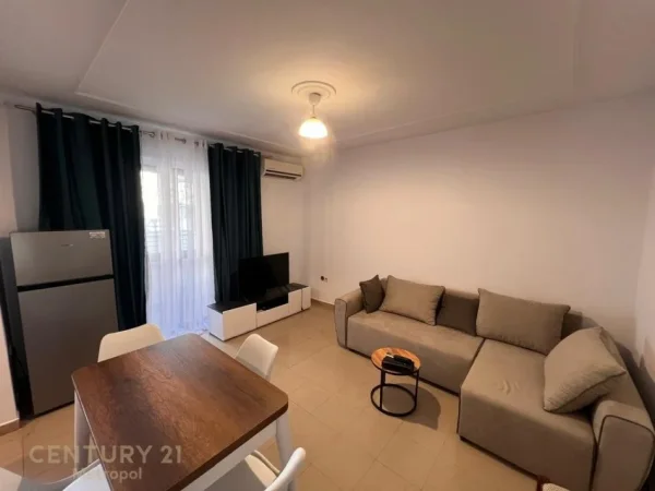 Tirane, jepet me qera apartament 2+1+Ballkon Kati 5, 100 m² 650 € (rrugen e durresit)