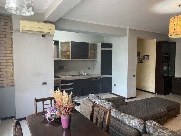 0683487469 Tirane, jepet me qera apartament 2+1+Ballkon Kati 2, 110 m² 700 € (Ish Ekspozita , Bulevardi Gjergj Fishta)