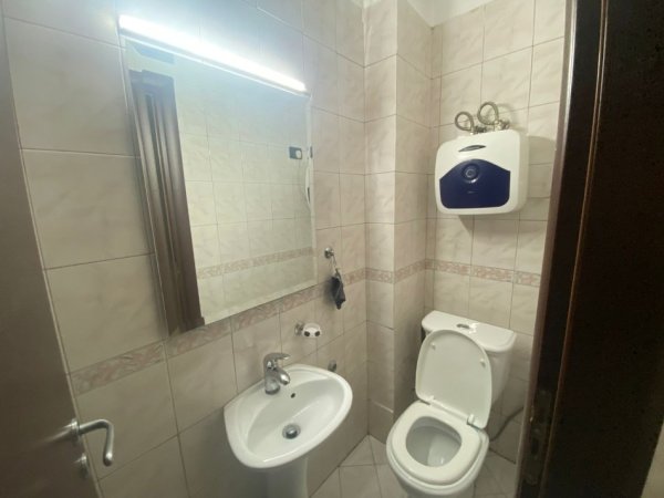 0683487469 Tirane, jepet me qera apartament 2+1+Ballkon Kati 2, 110 m² 700 € (Ish Ekspozita , Bulevardi Gjergj Fishta)