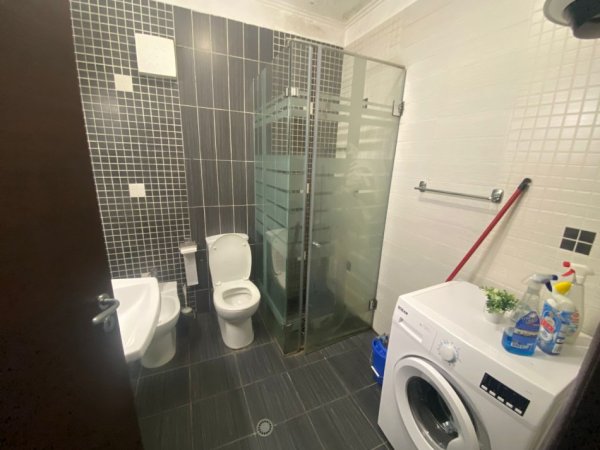 0683487469 Tirane, jepet me qera apartament 2+1+Ballkon Kati 2, 110 m² 700 € (Ish Ekspozita , Bulevardi Gjergj Fishta)
