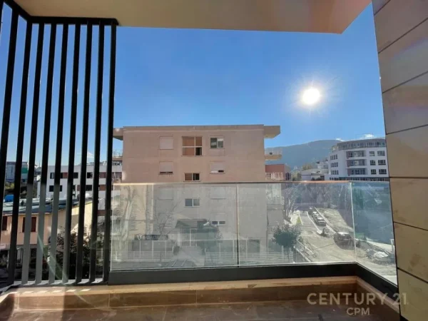 Tirane, jepet me qera apartament 1+1 Kati 2, 60 m² 800 € (Rr.Kodra e Diellit)