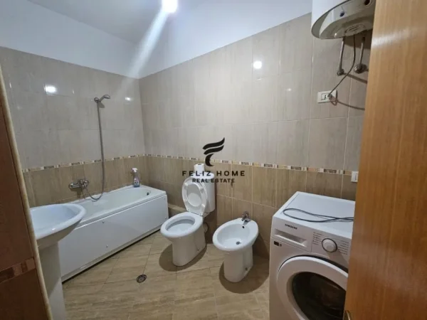 Tirane, jepet me qera apartament 2+1+Ballkon Kati 4, 88 m² 500 € (ASTIR)