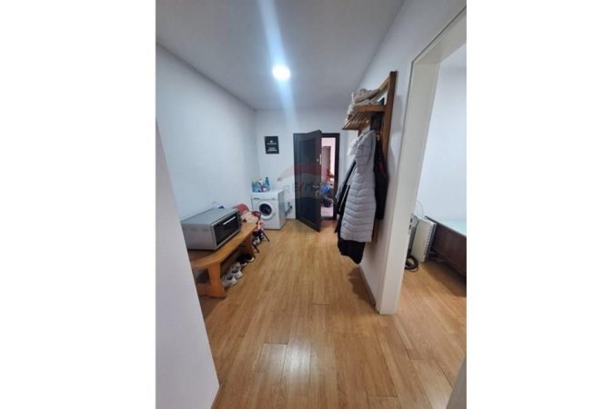 Tirane, jepet me qera apartament 2+1 Kati 6, 65 m² 380 € (shkolla e bashkuar)