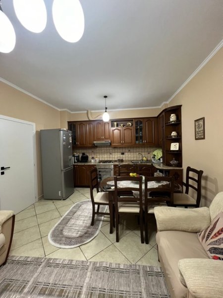 Tirane, jepet me qera apartament 2+1+Ballkon Kati 1, 95 m² 500 € (Don Bosko/Rruga Turhan Pashe Permeti)