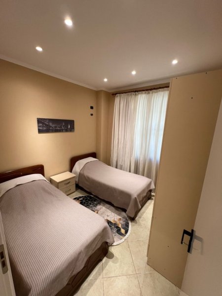 Tirane, jepet me qera apartament 2+1+Ballkon Kati 1, 95 m² 500 € (Don Bosko/Rruga Turhan Pashe Permeti)