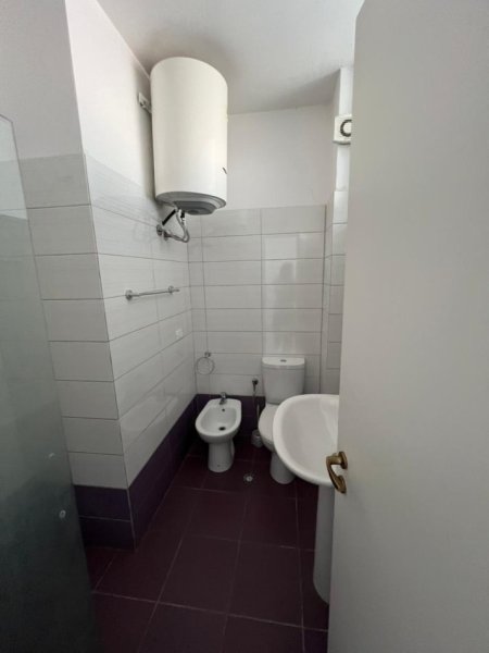 Durres, jepet me qera apartament 1+1 Kati 5, 50 m² 250 € 