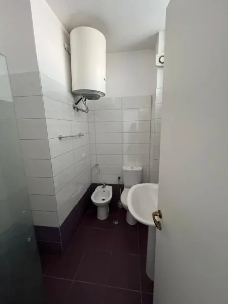 Durres, jepet me qera apartament 1+1 Kati 5, 50 m² 250 € 