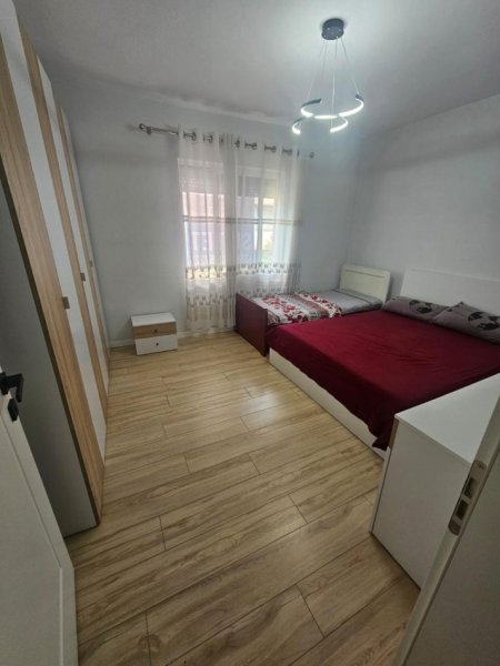 Tirane, jepet me qera 1+1 Kati 4, 500 € (21 Dhjetori)