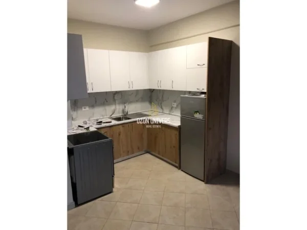 Tirane, jepet me qera apartament 1+1+Ballkon Kati 4, 70 m² 550 € (Vasil Shanto, pranë KESH-it)