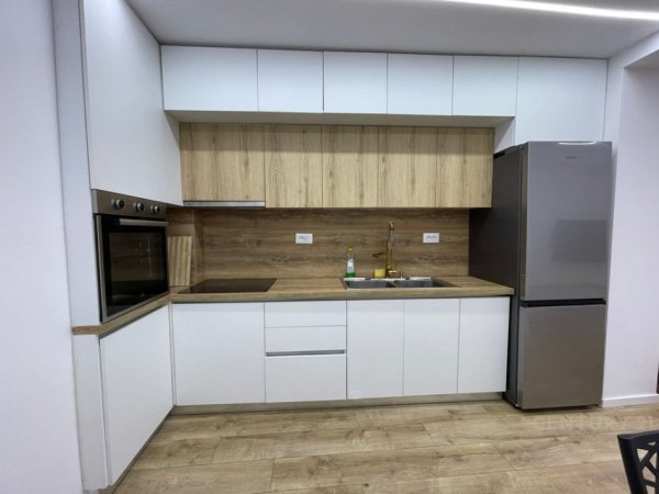 Tirane, jepet me qera apartament 1+1 Kati 1, 70 m² 650 € (21 dhjetori)