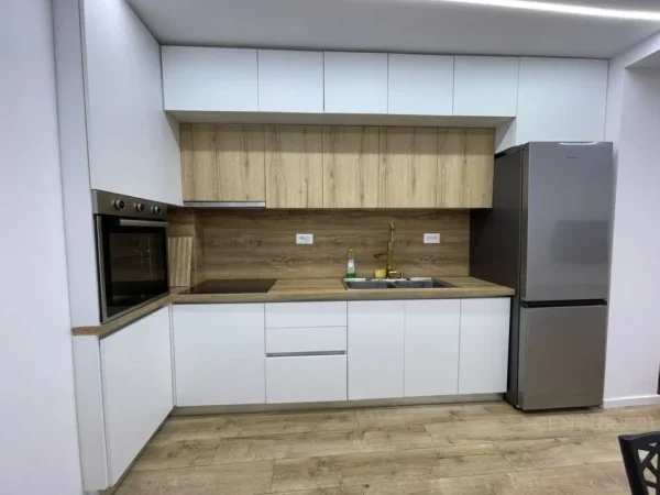 Tirane, jepet me qera apartament 1+1 Kati 1, 70 m² 650 € (21 dhjetori)
