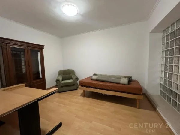 Tirane, jepet me qera zyre Kati 2, 106 m² 800 € (Sheshi wilson)