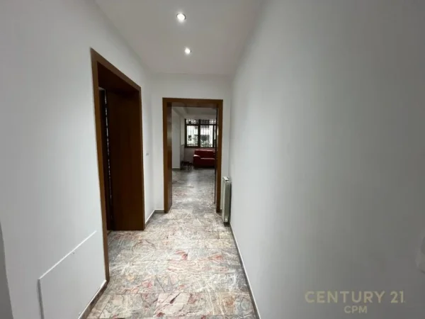 Tirane, jepet me qera zyre Kati 2, 106 m² 800 € (Sheshi wilson)